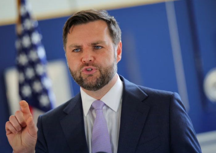 Конфликтот во Иран не е „војна“, сообраќајот низ Ормуската Теснина речиси нормализиран, изјави Венс