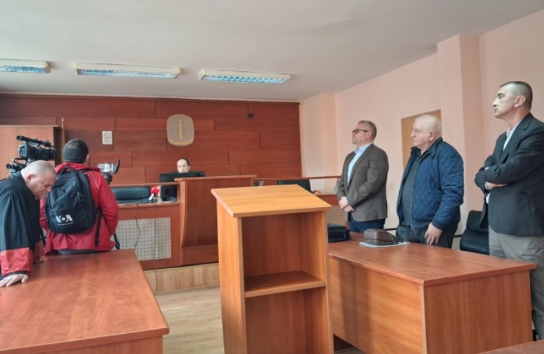 Пет илјади евра казна за Мерко за незаконско поставување спомен обележје на влезот на општинската зграда