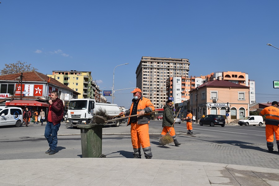 Во акција за чистење на булеварот „Борис Трајковски“ собрани три тони отпад