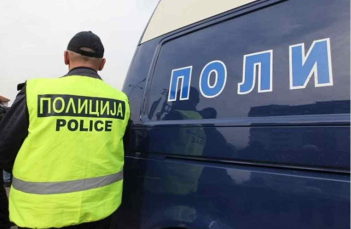 Драматичен обид за бегство на криумчари кај Блаце, полицаец влечен за рака со возило