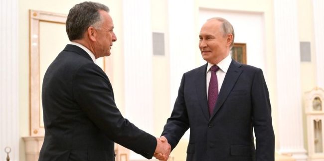 ВИТКОФ И КУШНЕР ДОЈДОА ВО РУСИЈА ЗА МИРОВНИ ПРЕГОВОРИ, ПУТИН НАРЕДИ ПРЕКИН НА НАПАДИТЕ ВРЗ КИЕВ