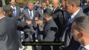 ВИДЕО: „На ракета, да ти е**м“Снимка од одговорот на Зеленски на руски новинар стана вирално