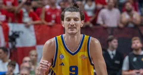Еден од најдобрите играчи на Макаби доби нов и побогат договор