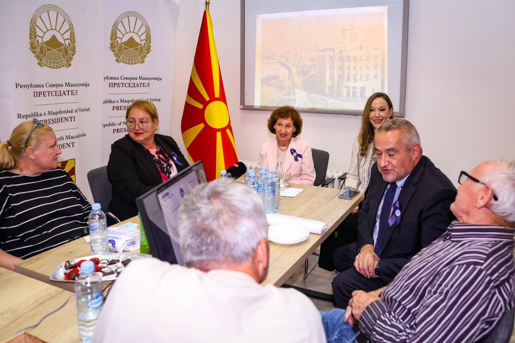 Претседателката Сиљановска-Давкова на средба со лицата со Алцхајмерова болест
