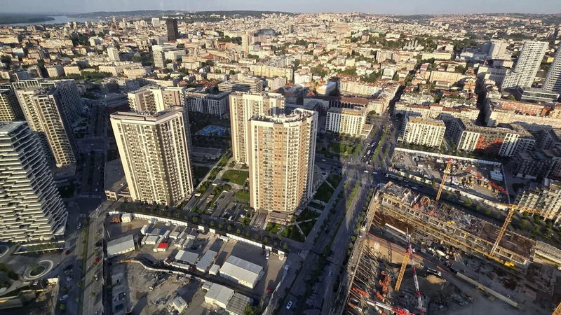 Во повеќе градови низ Србија граѓаните чекаат да во ред за да им дадат поддршка на студентите