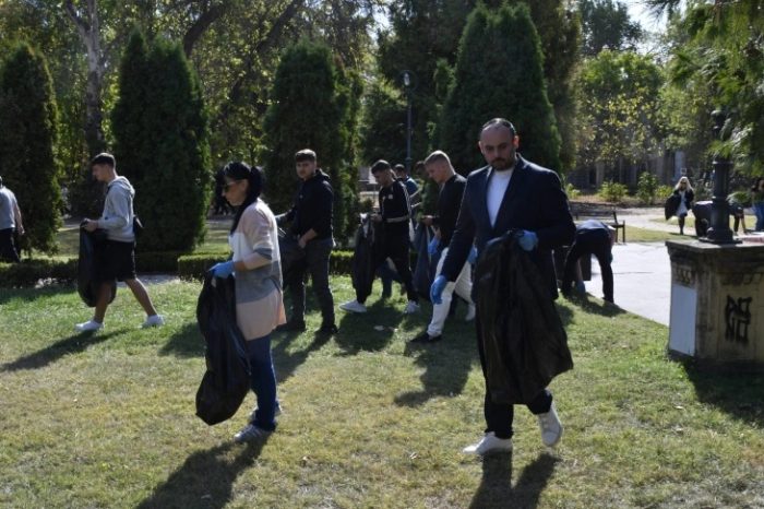 НЕ ОСТАВАЈ ЃУБРЕ, ОСТАВИ ПРИМЕР: Почна најмасовната акција за чистење на Скопје, во која се очекува да учествуваат 30.000 граѓани