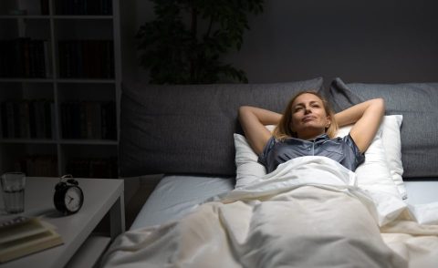 Се будите неколку минути пред алармот? Не е случајност