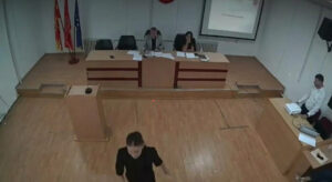 (ВИДЕО) Стефковски ѝ се закани на советничката од Левица, Маја Никодиновска со ликвидација: „Пази да не завршиш како Оки и Жила“, тврдат од Левица