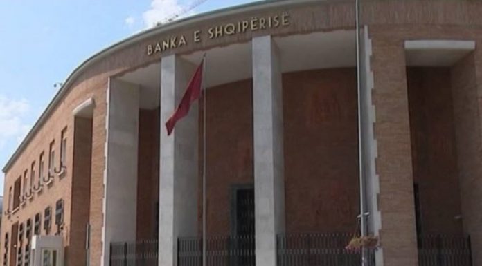 Банкарските плаќања во Албанија пораснаа за 21%, трансакциите над 45 милијарди евра