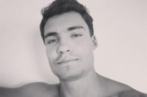 Полицијата откри дека Шабуњин прво го уби инструкторот, а потоа и двајцата помошници