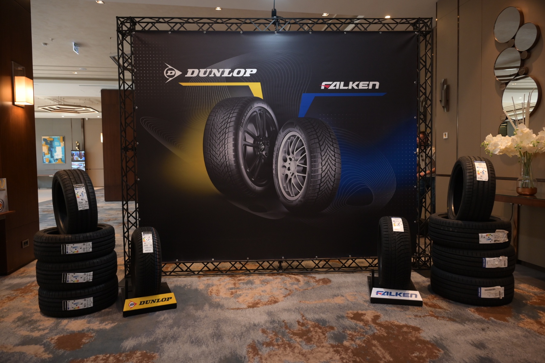 „Мотоцентар“ ги претстави брендовите Dunlop и Falken: Нова ера на супериорни перформанси и безбедност на патиштата