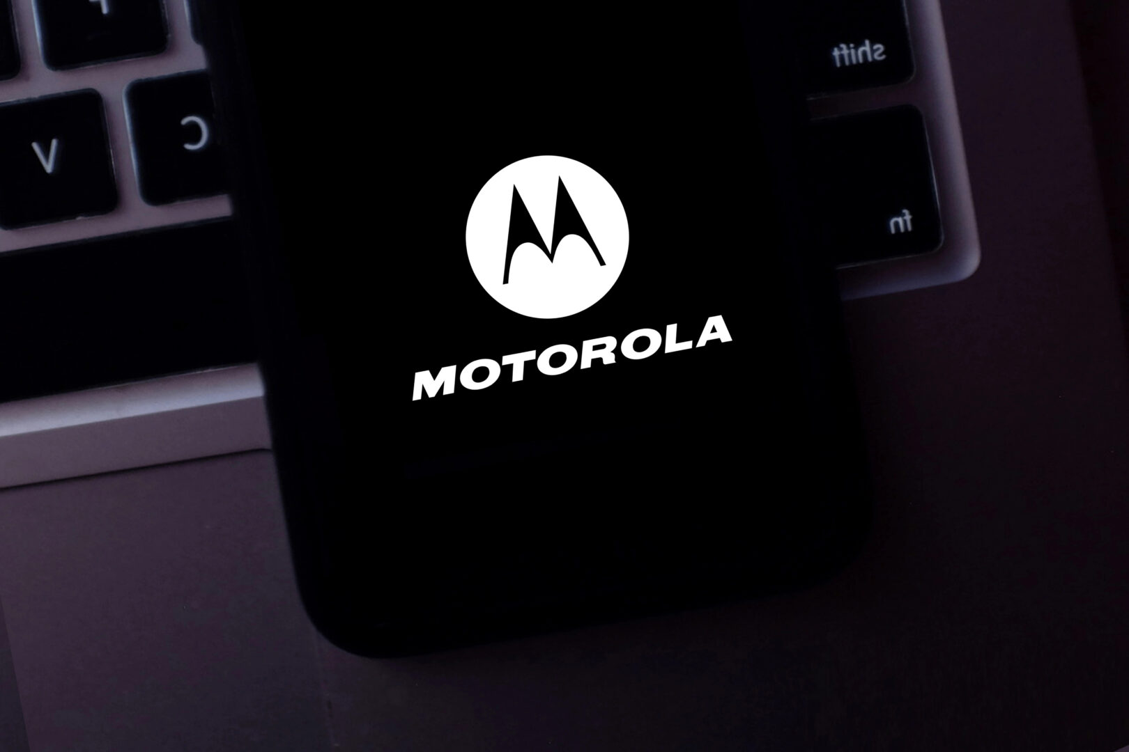 ФОТО: Motorola подготвува преклопен телефон каков што никогаш досега не сме виделе