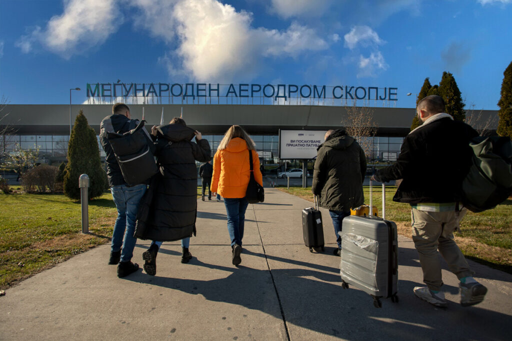 Нови правила за течности во авионите: Што важи на аеродромот во Скопје?