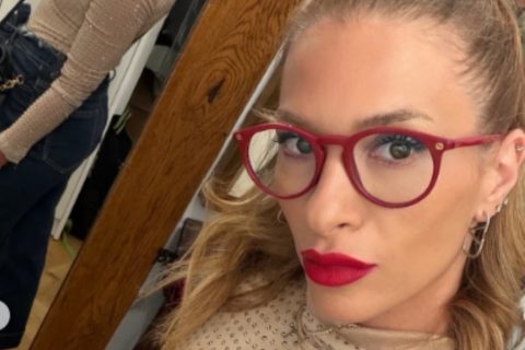 Цаци Паковска од поново време… На 48 години со совршени стомачни и тело како на тинејџерка во топ форма