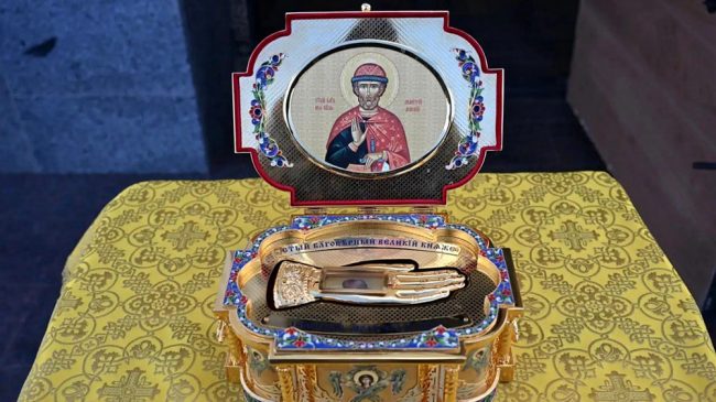 РУСИЈА ИСПРАТИ ОСТАНКИ НА СРЕДНОВЕКОВЕН КНЕЗ ВО УКРАИНА ЗА ДА ГО ПОДИГНЕ МОРАЛОТ НА ВОЈСКАТА