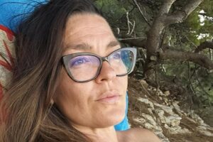 (ФОТО) Навела причини – Хрватка објави необичен оглас, бара маж, со нејзиното презиме, за брак: „Љубовта и хемијата не се неопходни“