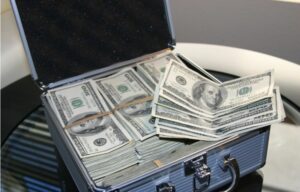 ФИНАНСИСКИ УСПЕХ ДОАЃА ЗА 4 ХОРОСКОПСКИ ЗНАЦИ: Месечината во Овен им ги носи парите што одамна ги заслужуваат