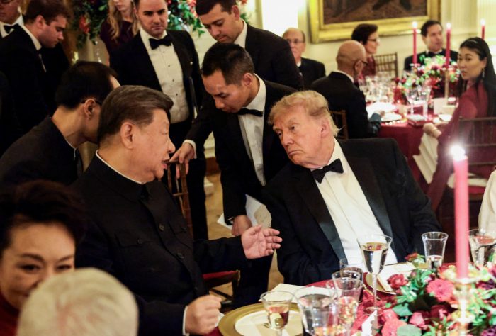 ЏИНПИНГ ГО ПОКАНИ ТРАМП ВО ПЕКИНГ: Ги покануваме претседателот на САД и неговата сопруга да ја посетат Кина