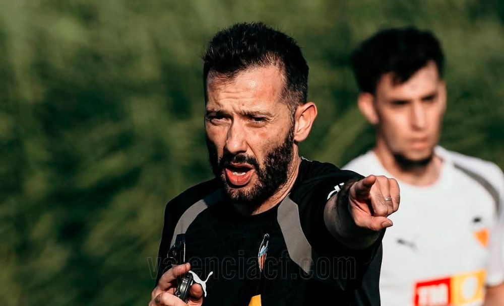 Големи промени во Валенсија, отказ добија спортскиот директор и тренерот!