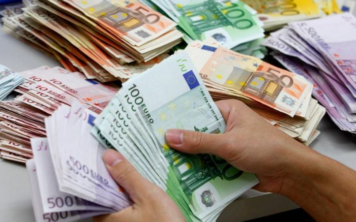 ПЛАТАТА НА ФИЛИПЧЕ: Сака 600 евра, ама му пречи отворање рудници и дата центри, но не и бизниси со марихуана на Заев, вели Петрушевски
