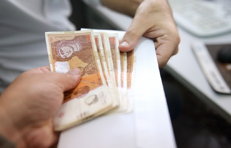 Кривична против двајца велешани осомничени за одземање 300.000 денари од 88-годишно лице