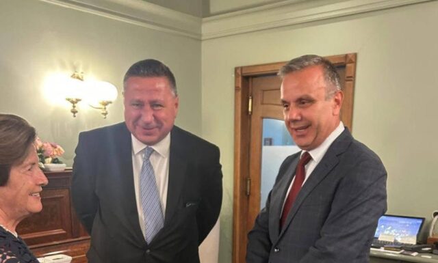 Димитровски од Софија: Вклучувањето на Бугарите во Уставот не претставува проблем