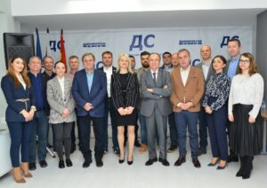 ДЕМОКРАТСКИ СОЈУЗ: ТЕЖОК ПАТ ДО НЕЗАВИСНОСТ