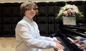 11-годишниот Андреј Цековски блесна во Њујорк: златен медал и пехар за македонскиот пијанист