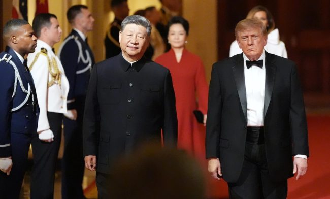 ТРАМП ГИ ФАЛЕШЕ ОДНОСИТЕ СО КИНА НА САМИТОТ СО ШЈИ, НО НЕМА НАЗНАКИ ДЕКА НАПРАВИЛЕ ПРОБИВ ПО КЛУЧНИ ПРАШАЊА