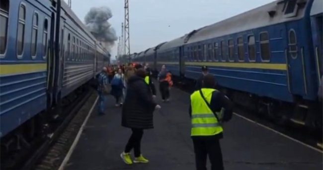 РУСКИ ДРОН ПОГОДИ УКРАИНСКИ ПАТНИЧКИ ВОЗ НА ДВА КИЛОМЕТРИ ОД ПОЛСКАТА ГРАНИЦА
