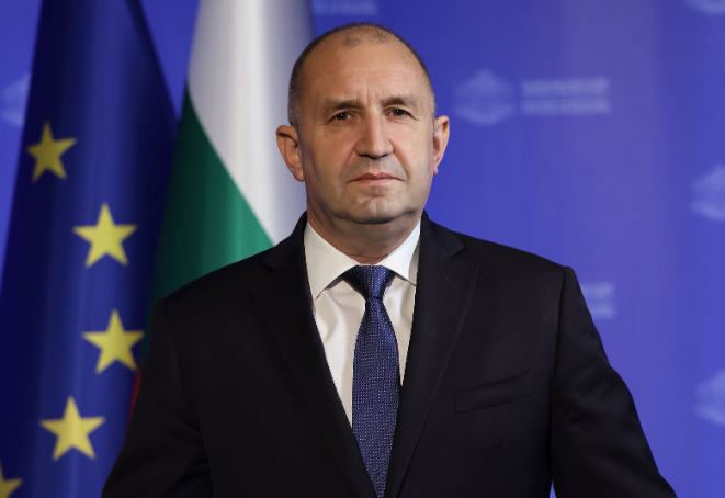 Радев ја брани Русија: Нели e неодговорно водечките европски земји да испраќаат свое оружје со долг дострел?