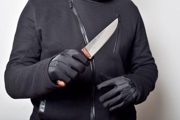 Четиринаесетгодишник нападнат со нож во училишен тоалет на подрачјето на Бит Пазар