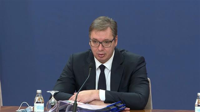 „Се закануваа дека ќе го силуваат Вучиќ“: Претседателката на српскиот парламент се обрати на Европската Унија за видеото со сапун и Вучиќ во затвор