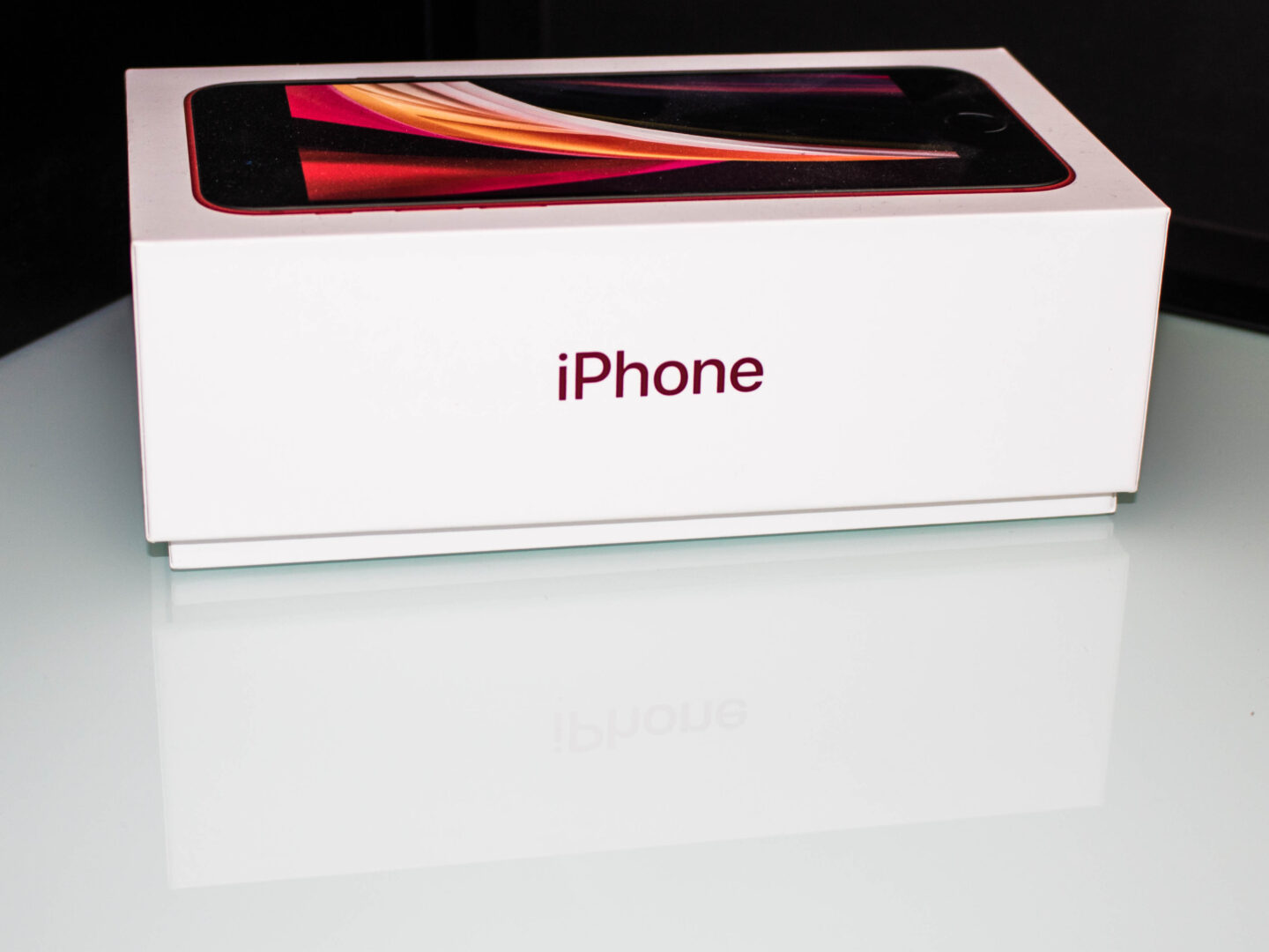 (ВИДЕО) Протече снимка: Ова се новите бои за iPhone 18 Pro и Pro Max