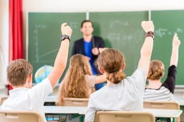 ПОЧНУВА УЧЕБНАТА ГОДИНА: Во клупите седнаа 238.000 ученици