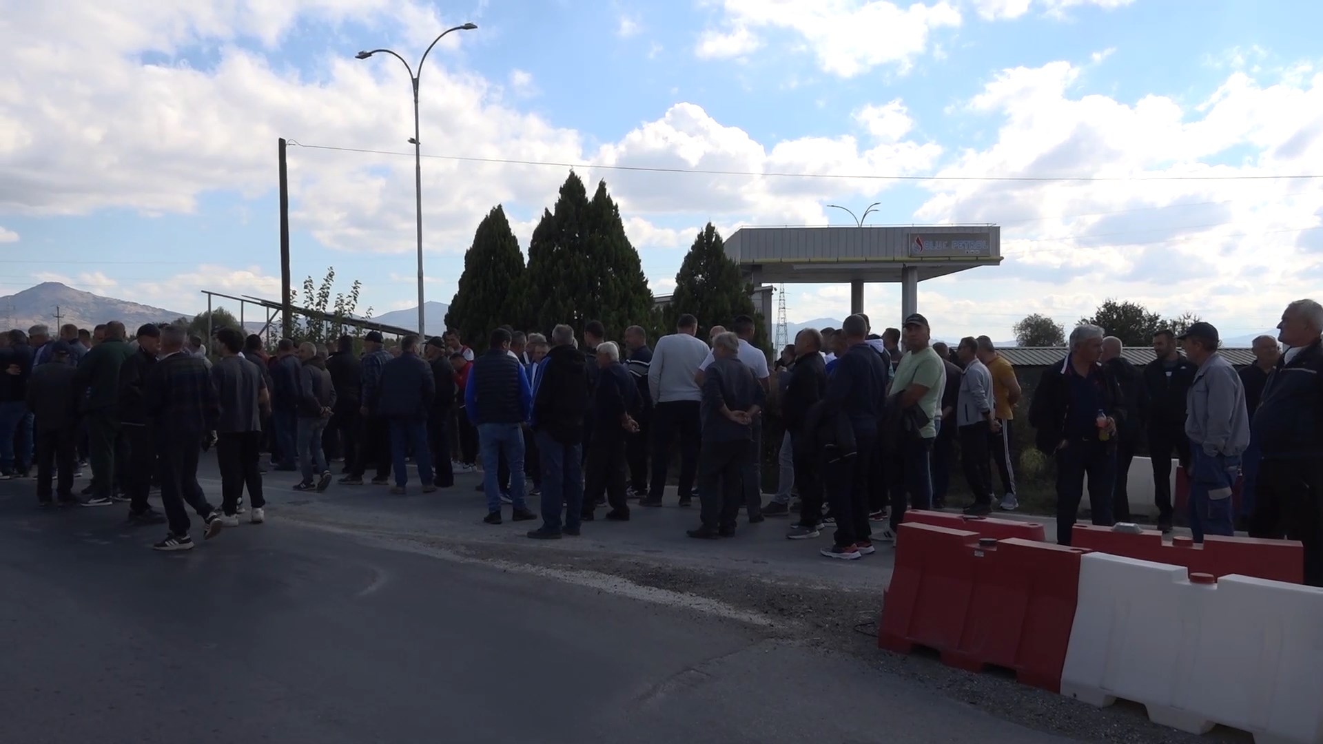 На земјоделците и сточарите им „прекипе“: „Живееме на питачки стап“