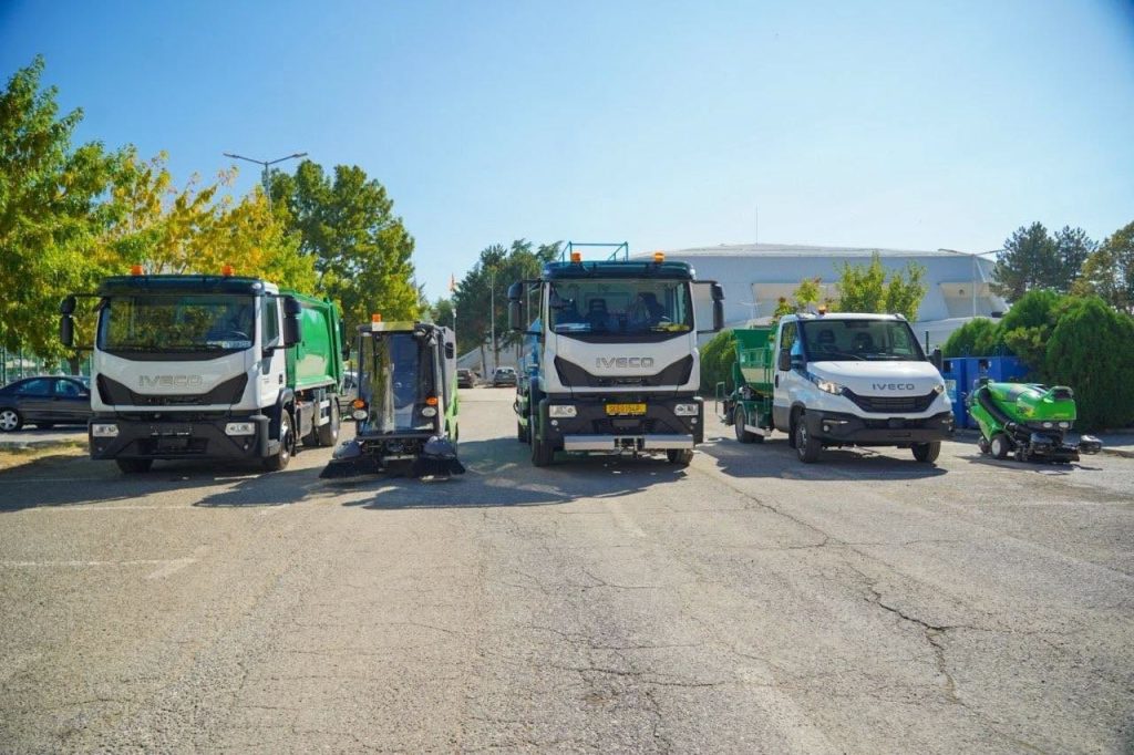 Пет нови возила за Куманово, наскоро и електрични автобуси, најави Николоски