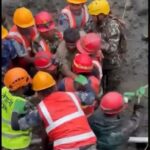 Две лица спасени од тунел девет дена по катастрофалните поплави во Непал