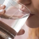 Што се случува кога се пие вода со сол?