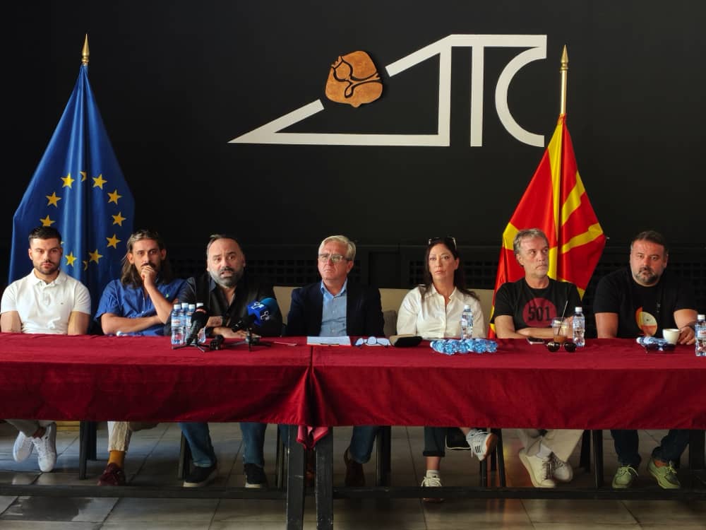 „Федра – Антропологија на една желба“ – диптих во кој Јелена Жугиќ ја игра Федра два пати, а Дејан Лилиќ се враќа на сцената на Драмски