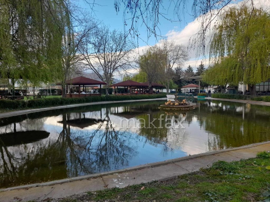 Времето денеска сончево и топло, за викендот повремен дожд