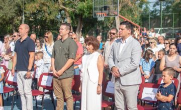 Претседателката Сиљановска-Давкова и градоначалникот Пецаков им посакаа добредојде на првачињата во ООУ „Св. Климент Охридски“