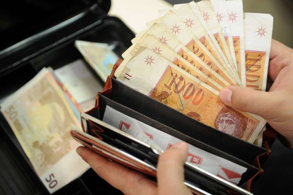 Сојузот на синдикатите на Македонија ќе бара минимална плата од 800 до 850 евра, но кој ќе им ја даде на работниците?