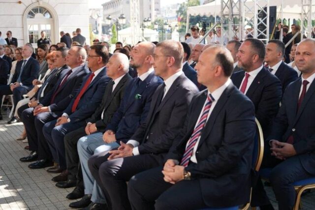 ЛДП: Прославите завршија, за вистинска независност извадете го од фиока Законот за двојно државјанство на пратениците