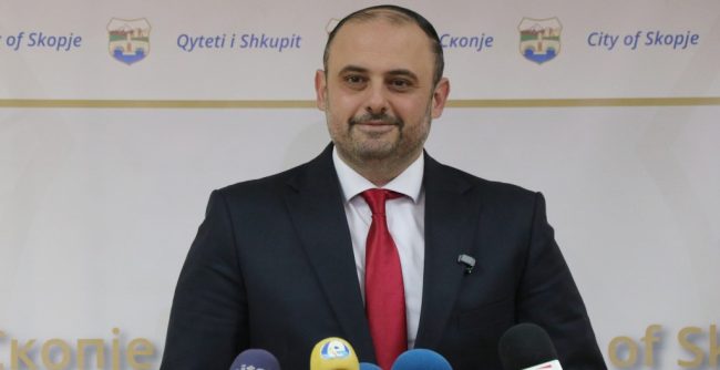 СКОПСКИОТ ГРАДОНАЧАЛНИК ЃОРЃИЕВСКИ НА ОФИЦИЈАЛНАТА ФЕЈСБУК-СТРАНА БЛОКИРАЛ СКОПЈАНКА КОЈА ПРАШАЛА КОГА ЌЕ СЕ ИСЧИСТИ ДЕПОНИЈАТА ВО НЕЈЗИНАТА НАСЕЛБА, УТВРДЕНА Е ДИСКРИМИНАЦИЈА