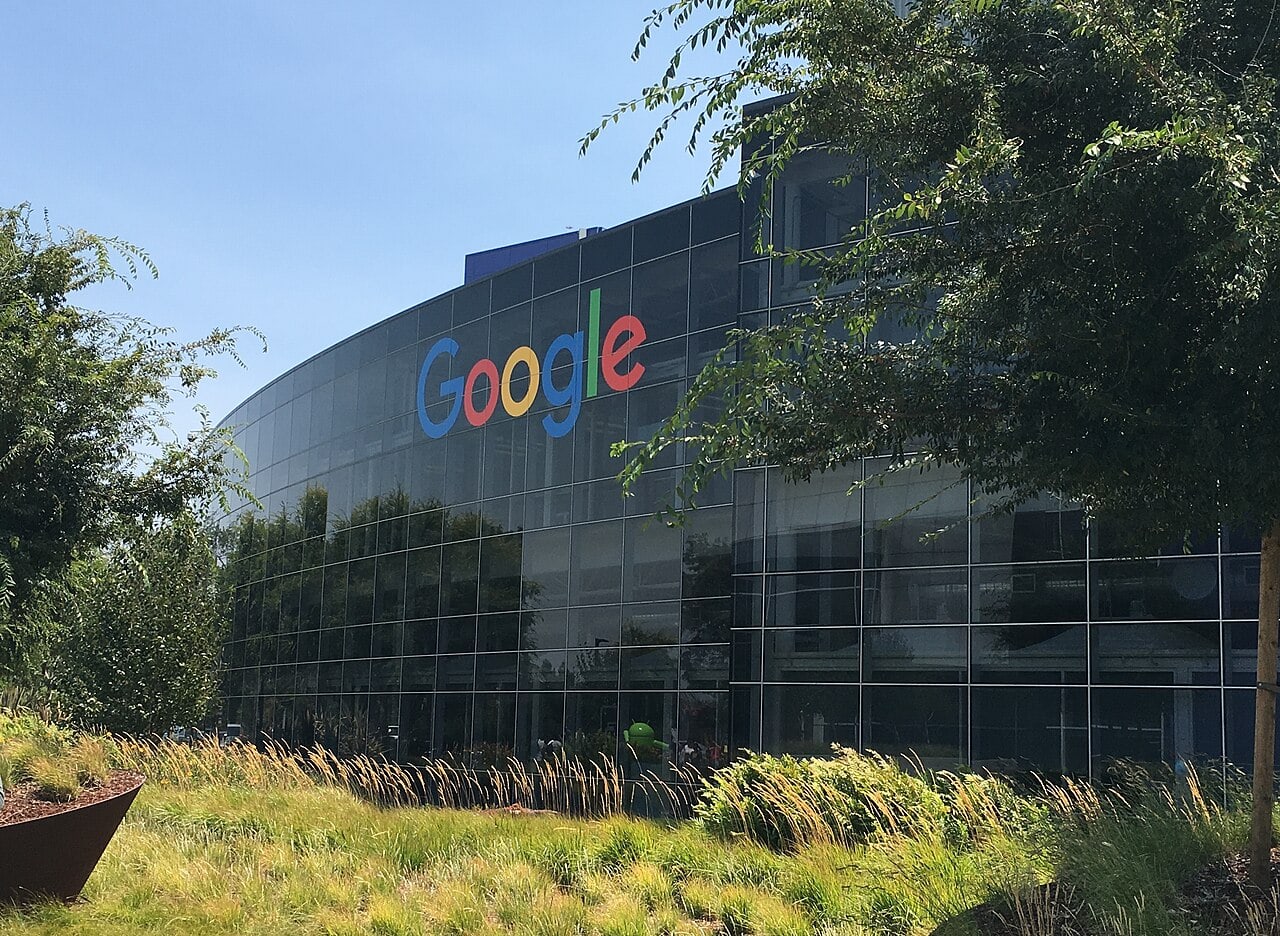 ИРСКИОТ РЕГУЛАТОР МУ „ВЛЕПИ“ КАЗНА: Google казнет со 403 милиони евра за неовластено следење на локацијата и податоците на корисниците
