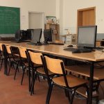 Што слави Коњановски додека училиштата должат , а подрачните се затвораат?