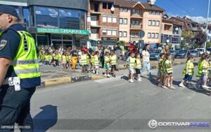 Првачињата во Гостивар на едукативна прошетка низ градот за сообраќајна култура