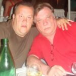 (Фото) Синот на Халид Бешлиќ објави досега невидени приватни моменти со пејачот – Дино е целосно скршен по загубата на двајцата родители