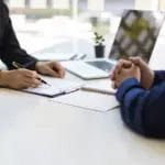 Еден од седум вработени е во оваа група – Бројката во Македонија надмина 100.000